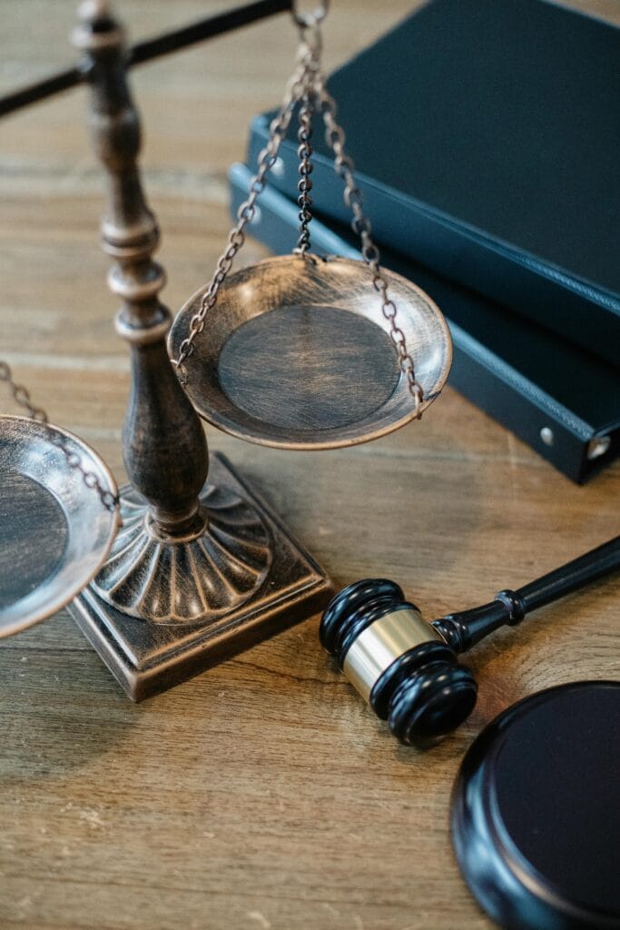 Rechtsbijstandverzekering juridische weegschaal en hamer